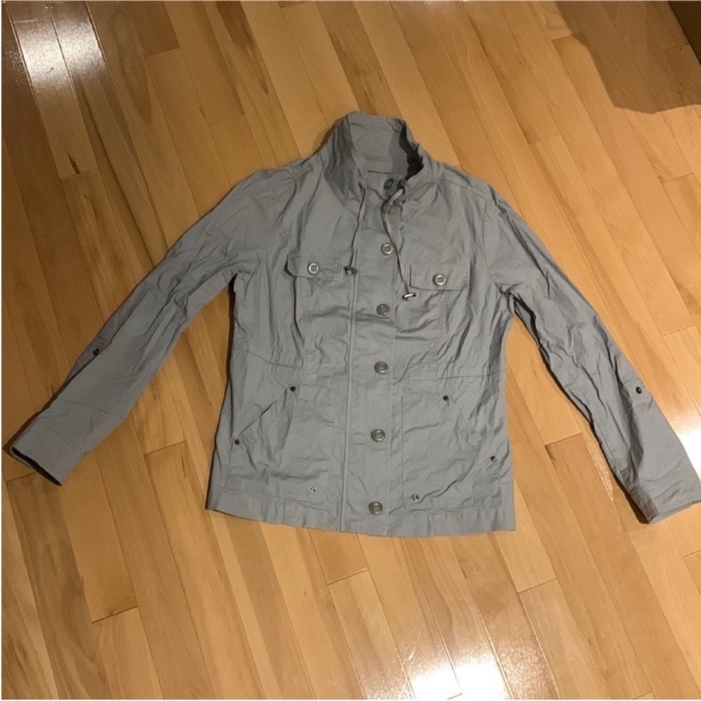 MAKE AN OFFER! Tribal Grey Women’s Light Jacket - size 8P